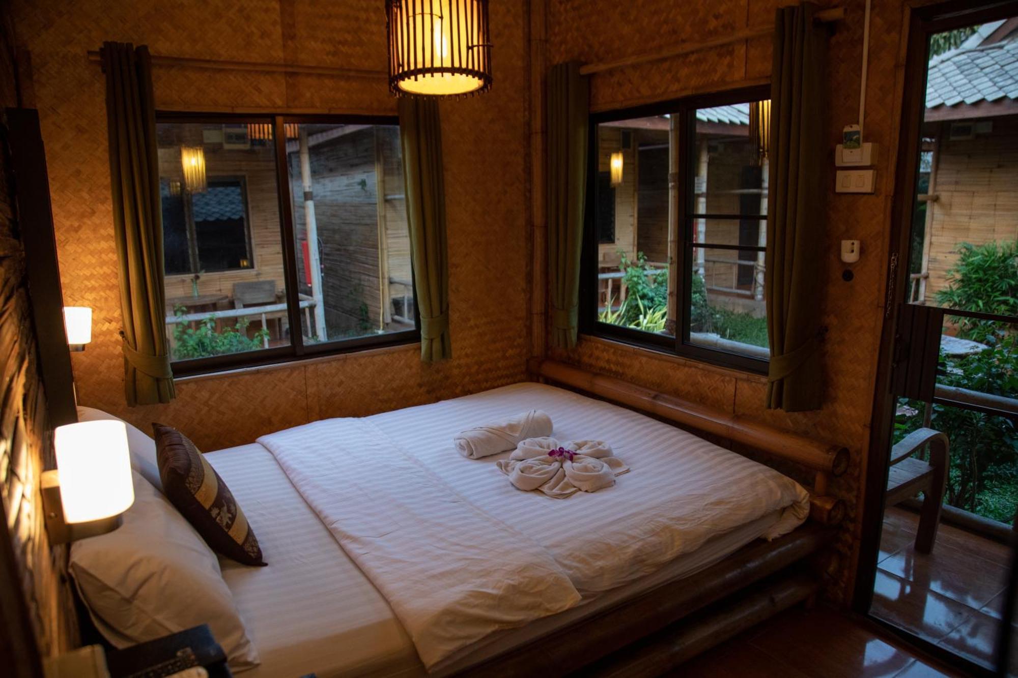Boutique Hotel & Restaurant, Jaidee Bamboo Huts Chiang Mai Exteriör bild