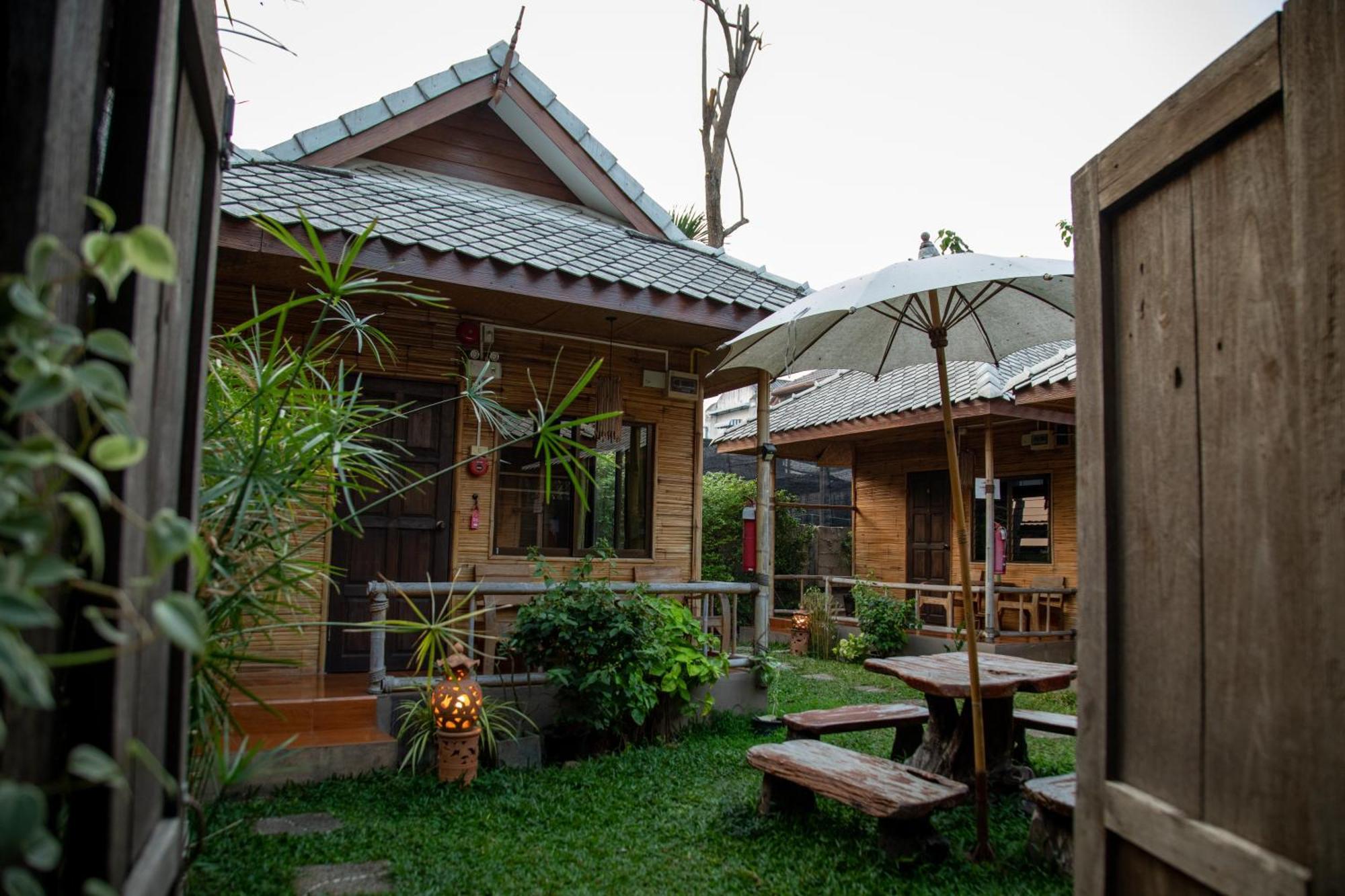 Boutique Hotel & Restaurant, Jaidee Bamboo Huts Chiang Mai Exteriör bild