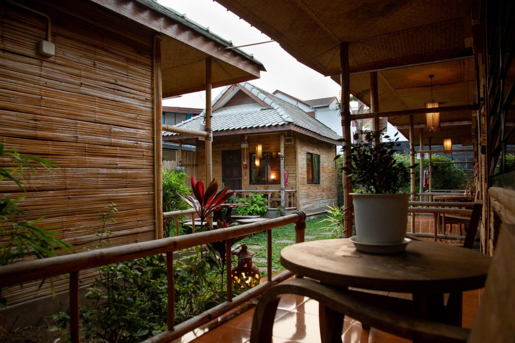 Boutique Hotel & Restaurant, Jaidee Bamboo Huts Chiang Mai Exteriör bild
