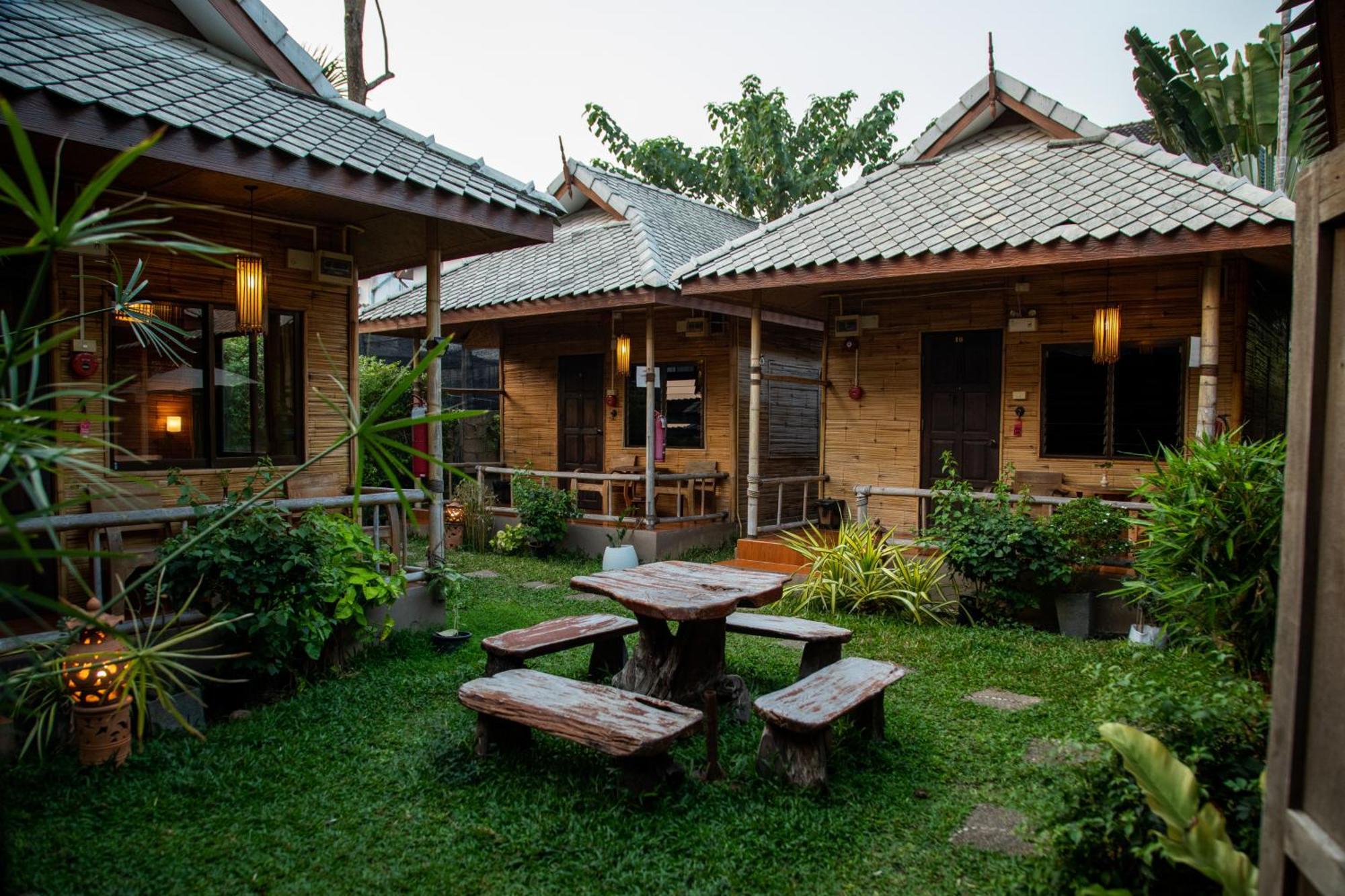 Boutique Hotel & Restaurant, Jaidee Bamboo Huts Chiang Mai Exteriör bild