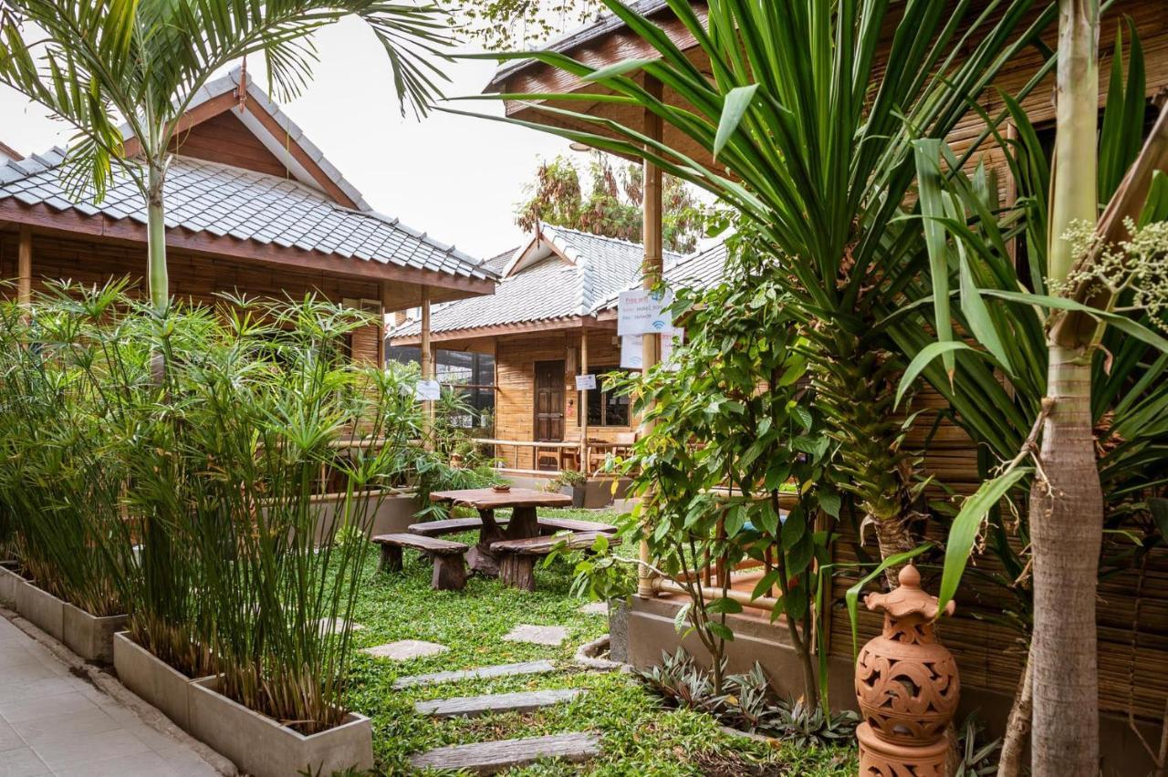 Boutique Hotel & Restaurant, Jaidee Bamboo Huts Chiang Mai Exteriör bild